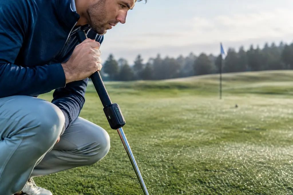 Golfer using SuperTag Putting Analytics during an indoor putting session